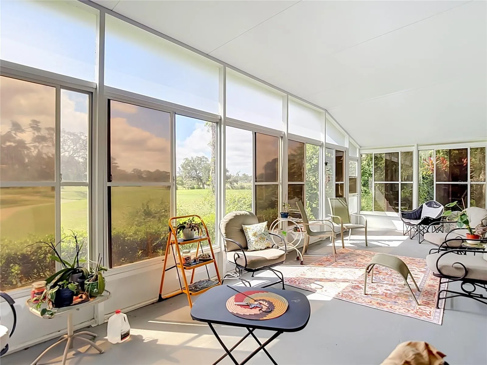 What a great area to have a family gathering or to celebrate special occassions. The concrete flooring has been painted.