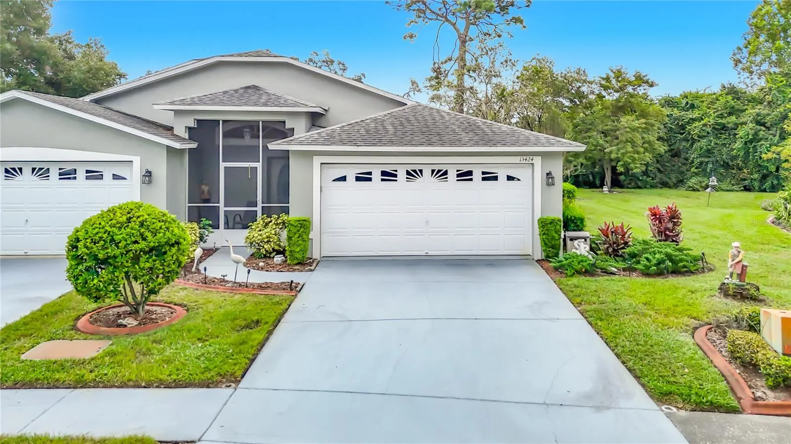 Welcome to 13424 Norman Circle. This is a 1,636 sf. 2 bedroom, 2 bath, den,2 car garage villa located at the well known community of Meadow Oaks