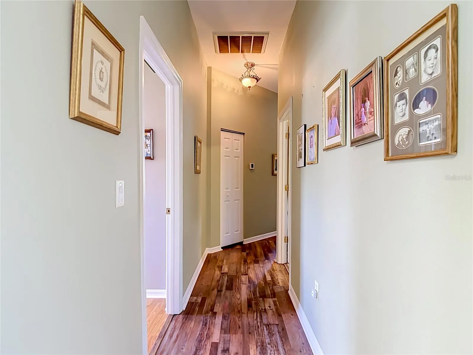 Hallway to thethe rest of the villa from the front door entry.