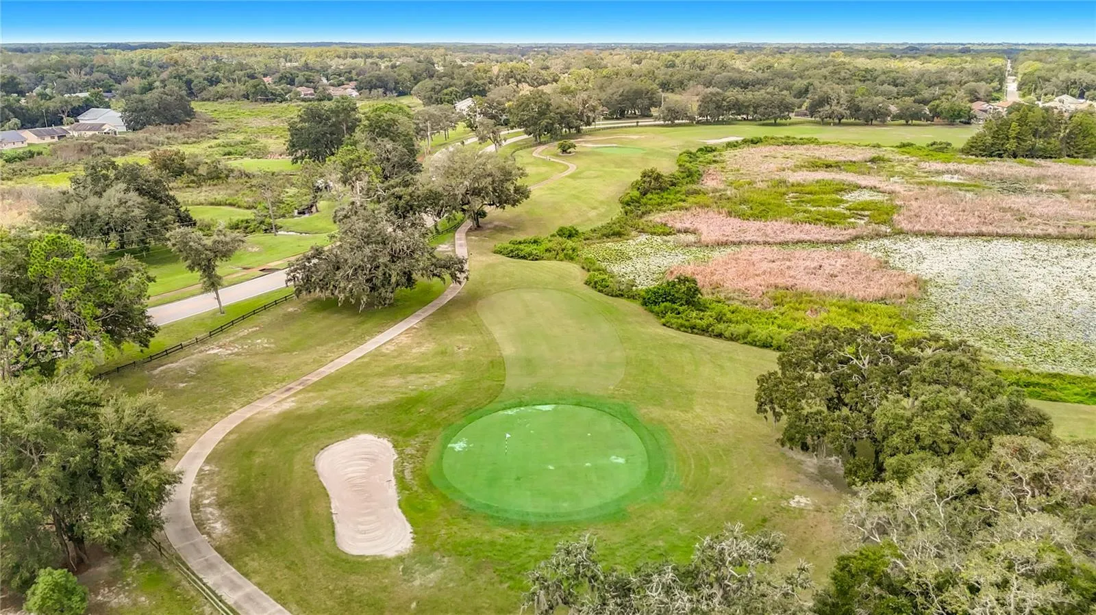 The 18th hole. Your a walk away from the MOMA clubhouse or the Meadow Oaks Country Club. This is great community for you to put roots down and enjoy the relaed atmospher.