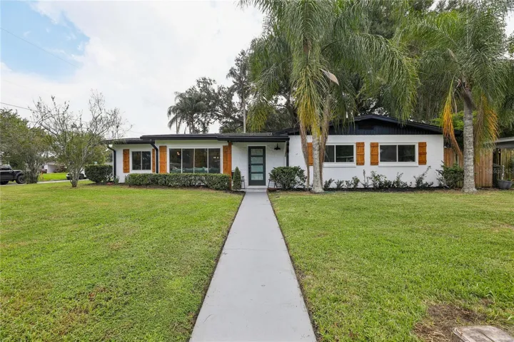 Oversized corner lot in the heart of Orlando’s 32806
