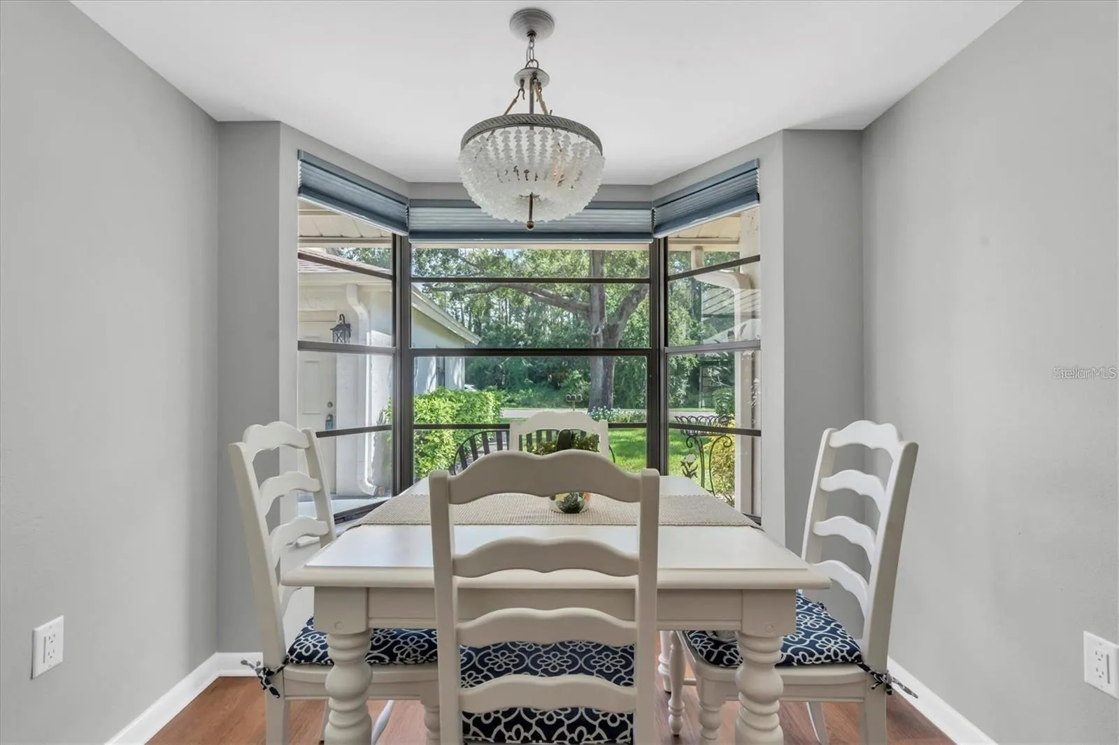 Spacious eat-in kitchen