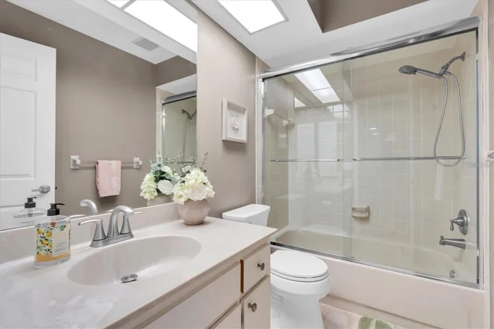 Ensuite Bath WITH WALK-IN SHOWER