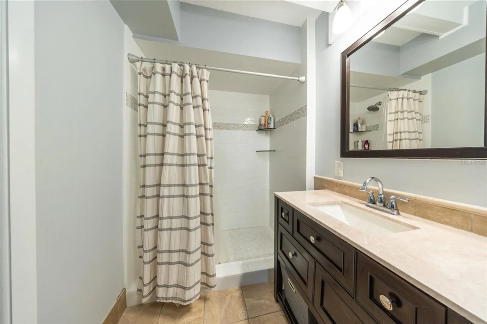 En suite shower