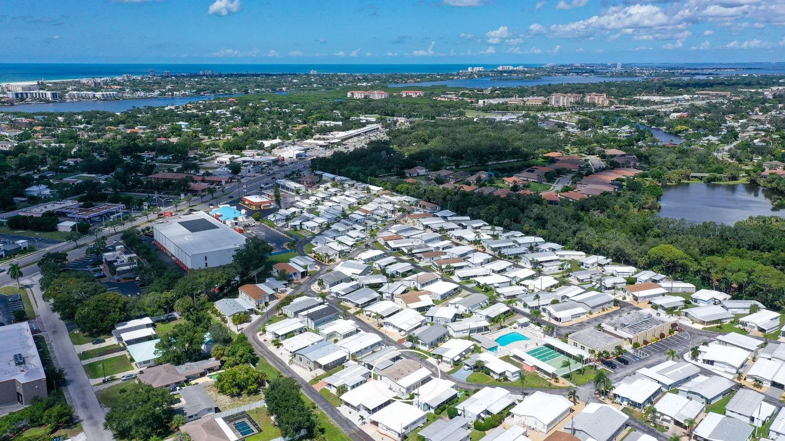 Minutes to Siesta Key and downtown Sarasota!