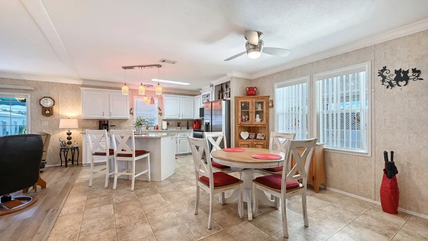 Kitchen & Dining