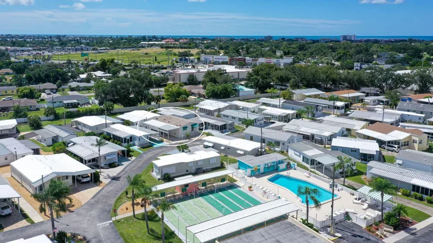 Just a few steps to the Clubhouse and amenities!