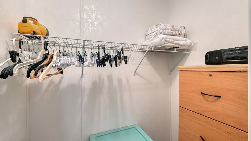 Walk-In-Closet