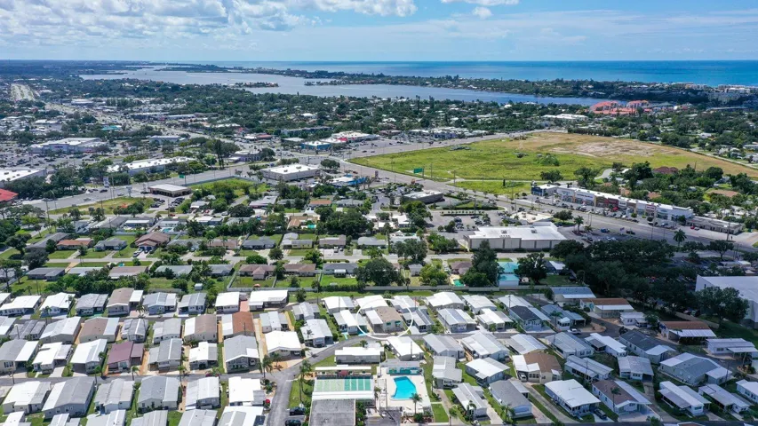 Aerial view showing the proximity to South Siesta Key