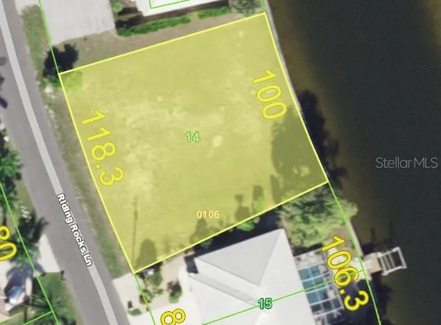 Waterfront lot with dimensions