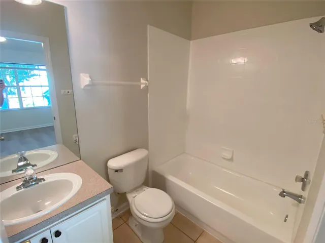 Ensuite Bathroom 2