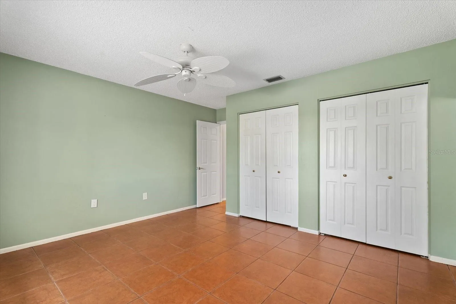 Spacious 2nd bedroom
