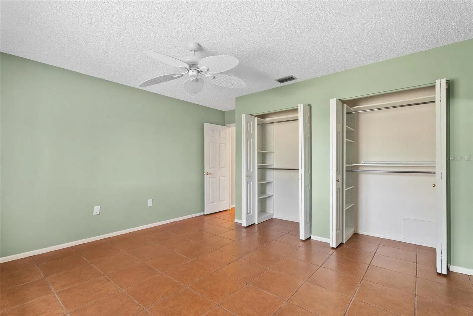2nd bedroom with closet built ins