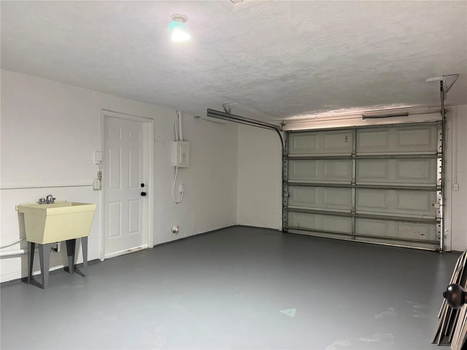 One-Car Garage