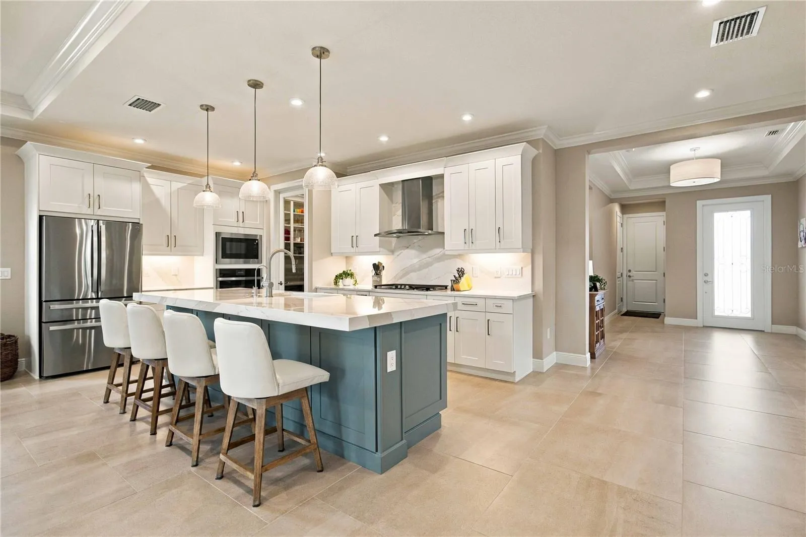 Two-Toned, High-End Cabinetry
