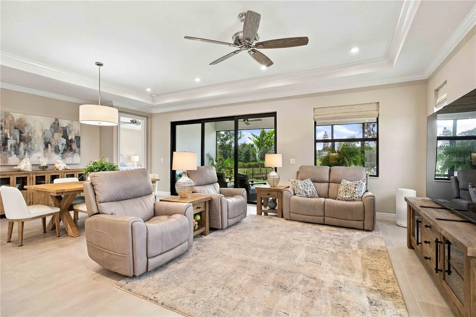 Enjoy Easy Living With View Outside