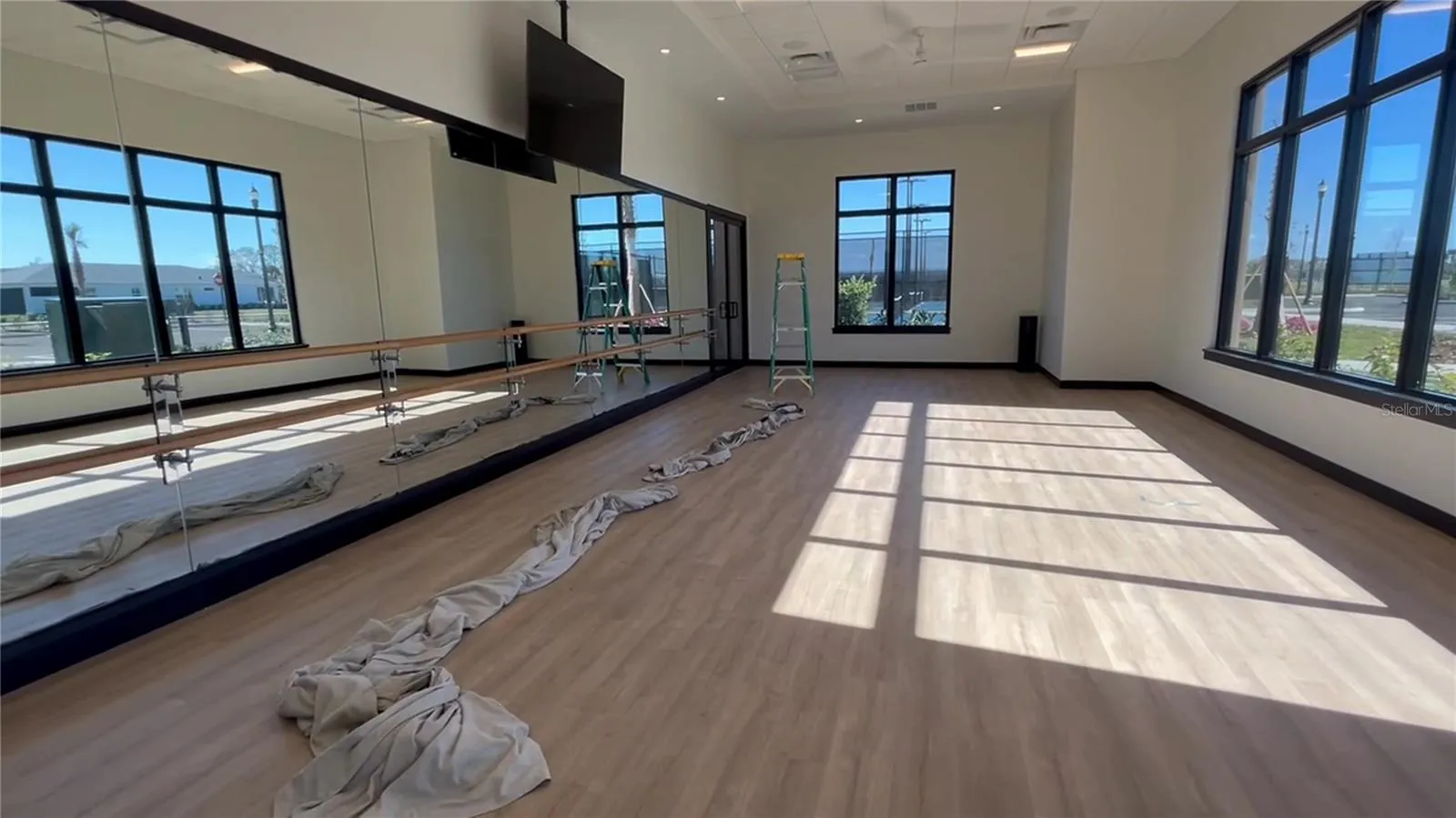 Yoga &amp; Workout Studio Room
