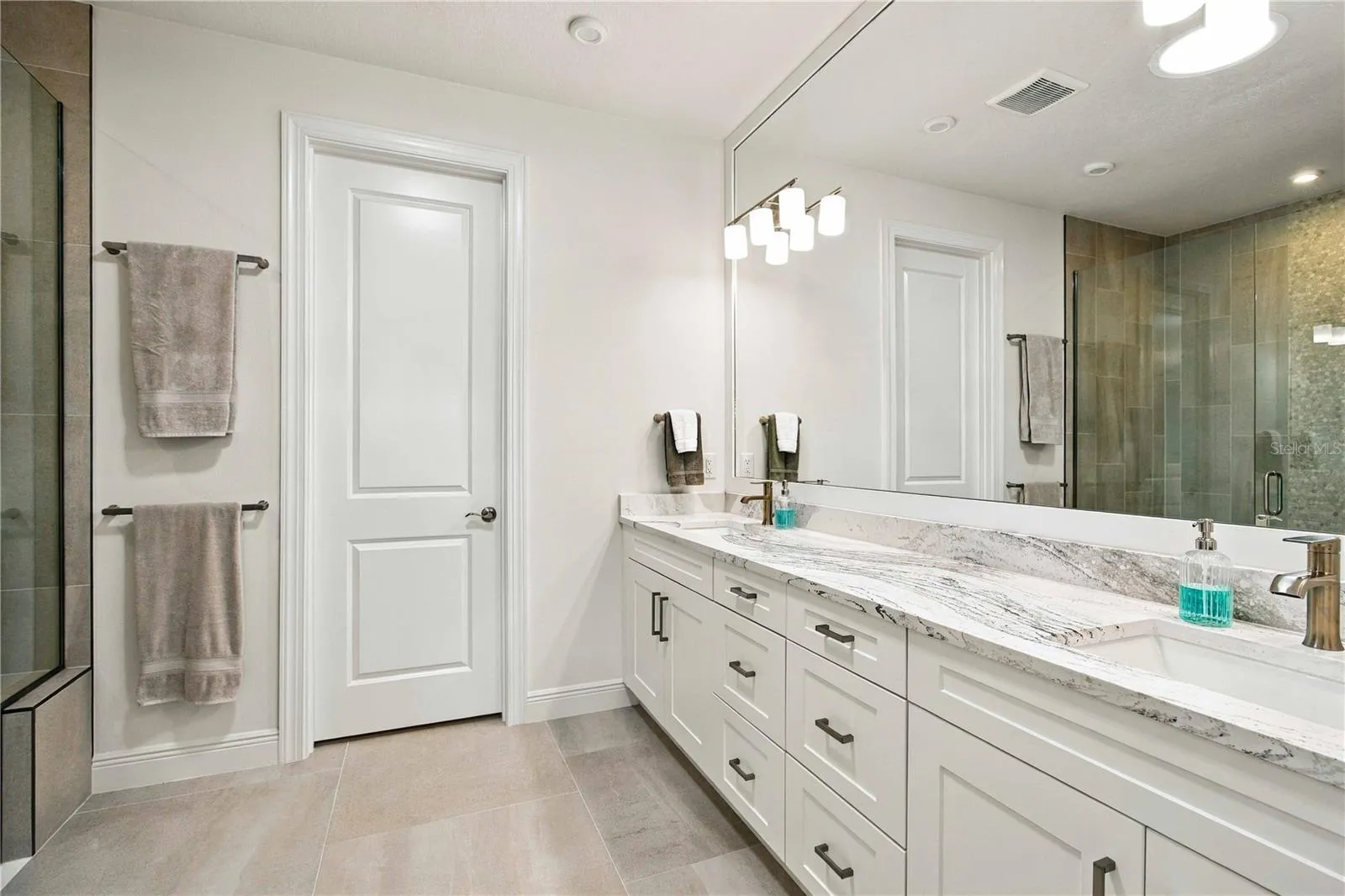 Primary Ensuite w/Cambria Counters