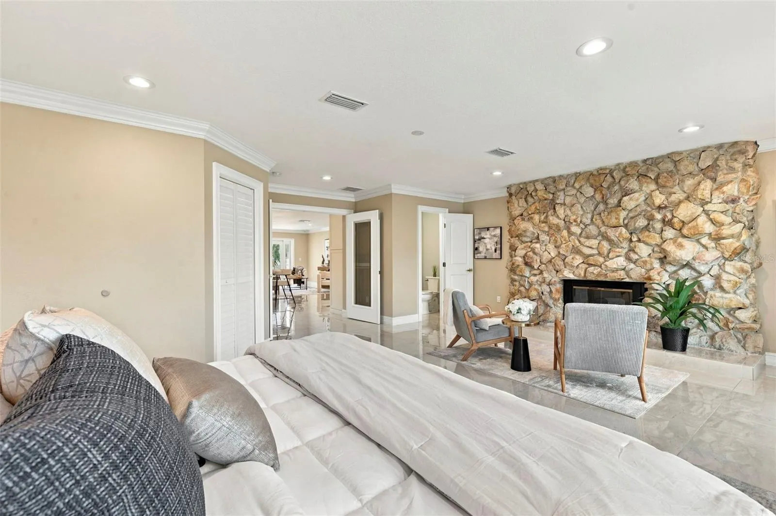 Large Next Gen / MIL Suite/ Sep Entrance / Full Walkin Closet and Bathroom Seperated by French Doors - Offers so much privacy