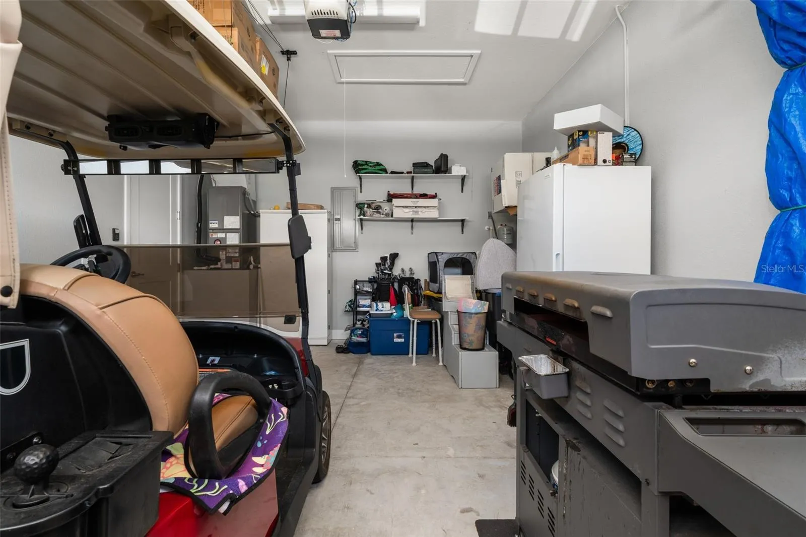 Garage- golf cart included