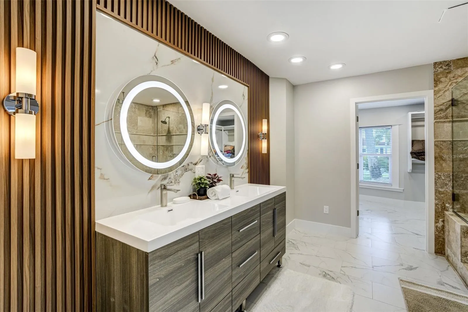 Primary en-suite bathroom