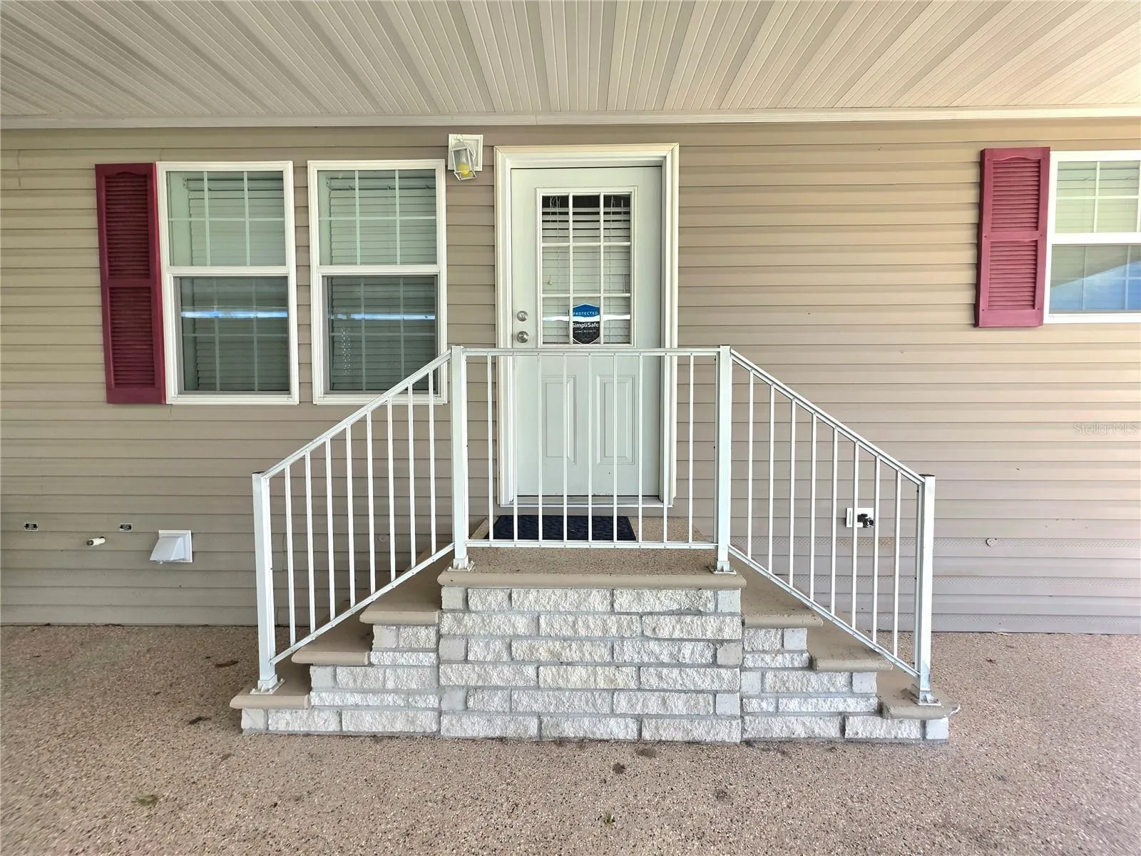Main entry door to Kitchen.