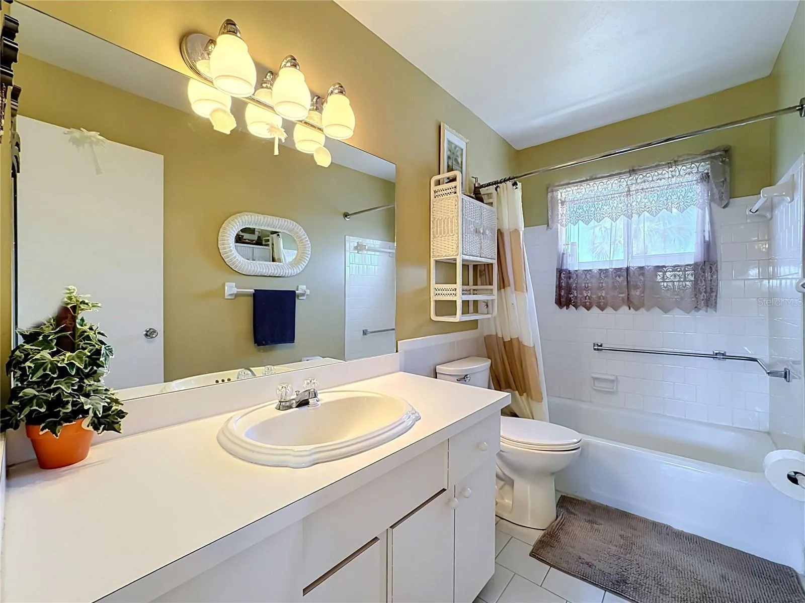Main Bath With Tub & Shower