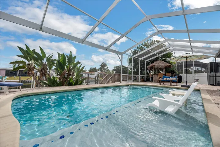 This scenic-view pool screen installed in 2022 allows expansive views of the docks and canal without support beam obstruction.