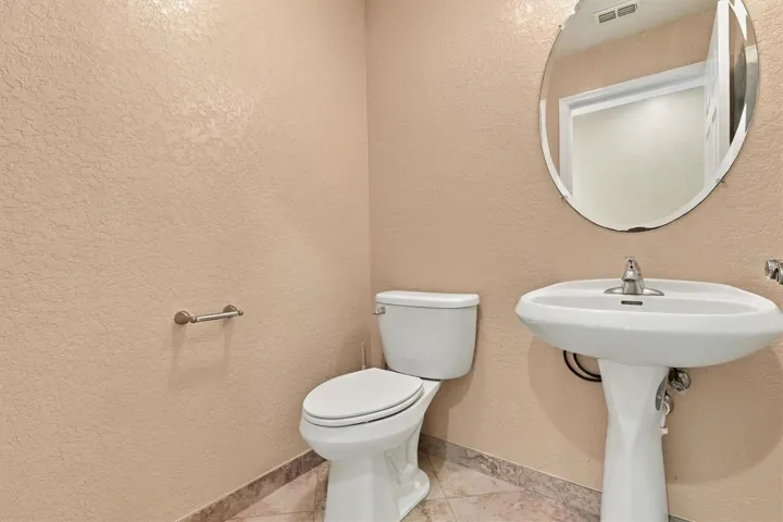 1/2 Bath