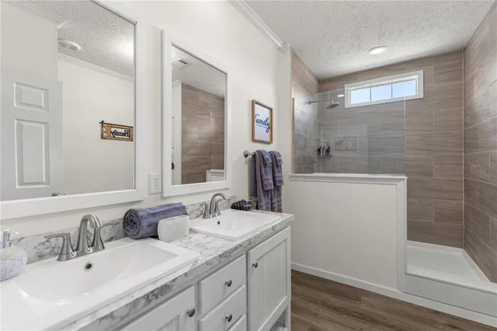 Primary Bedroom En-Suite