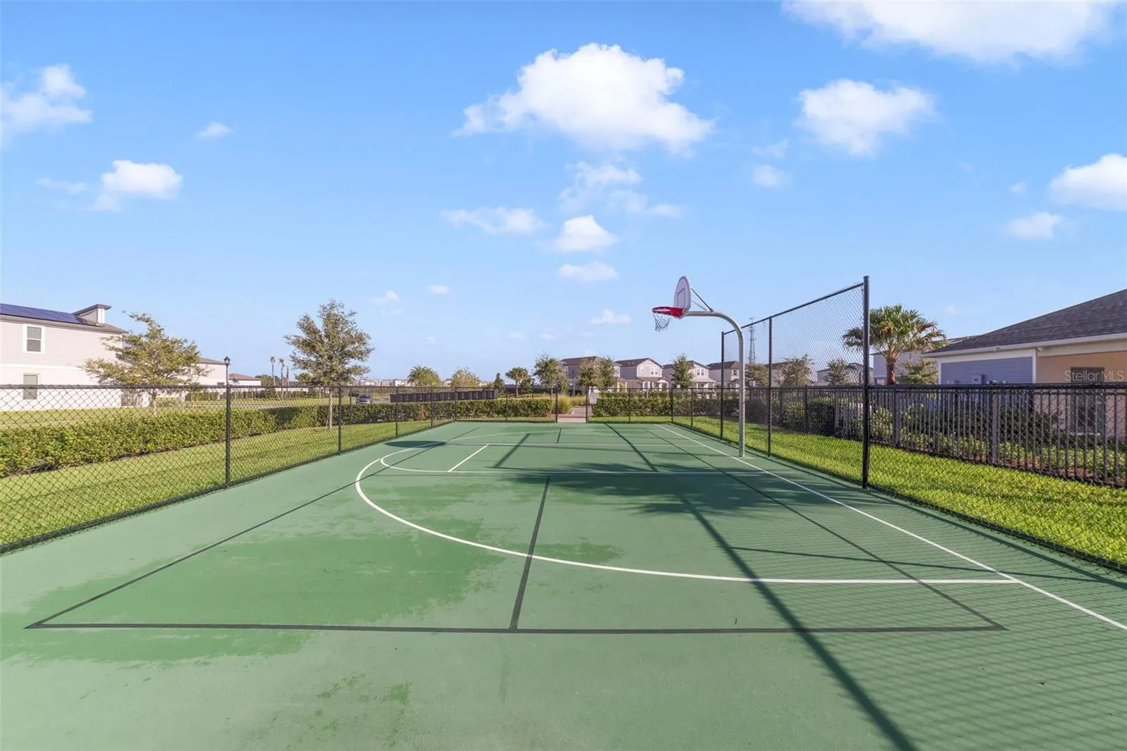 Pickleball and Basketball courts are part of the great amenities. With its 2023 CONSTRUCTION, modern finishes, and LOW HOA with EXCELLENT AMENITIES, this Highland Ridge home offers the best of newer WINTER GARDEN LIVING in a location that's hard to beat.