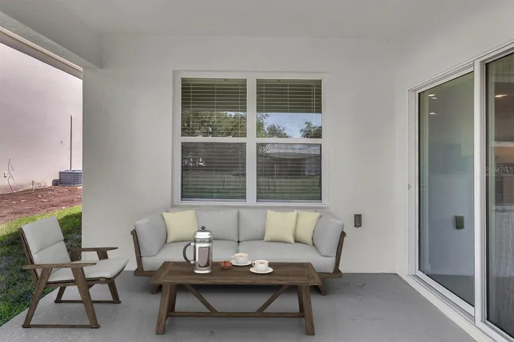 Lanai - virtually staged