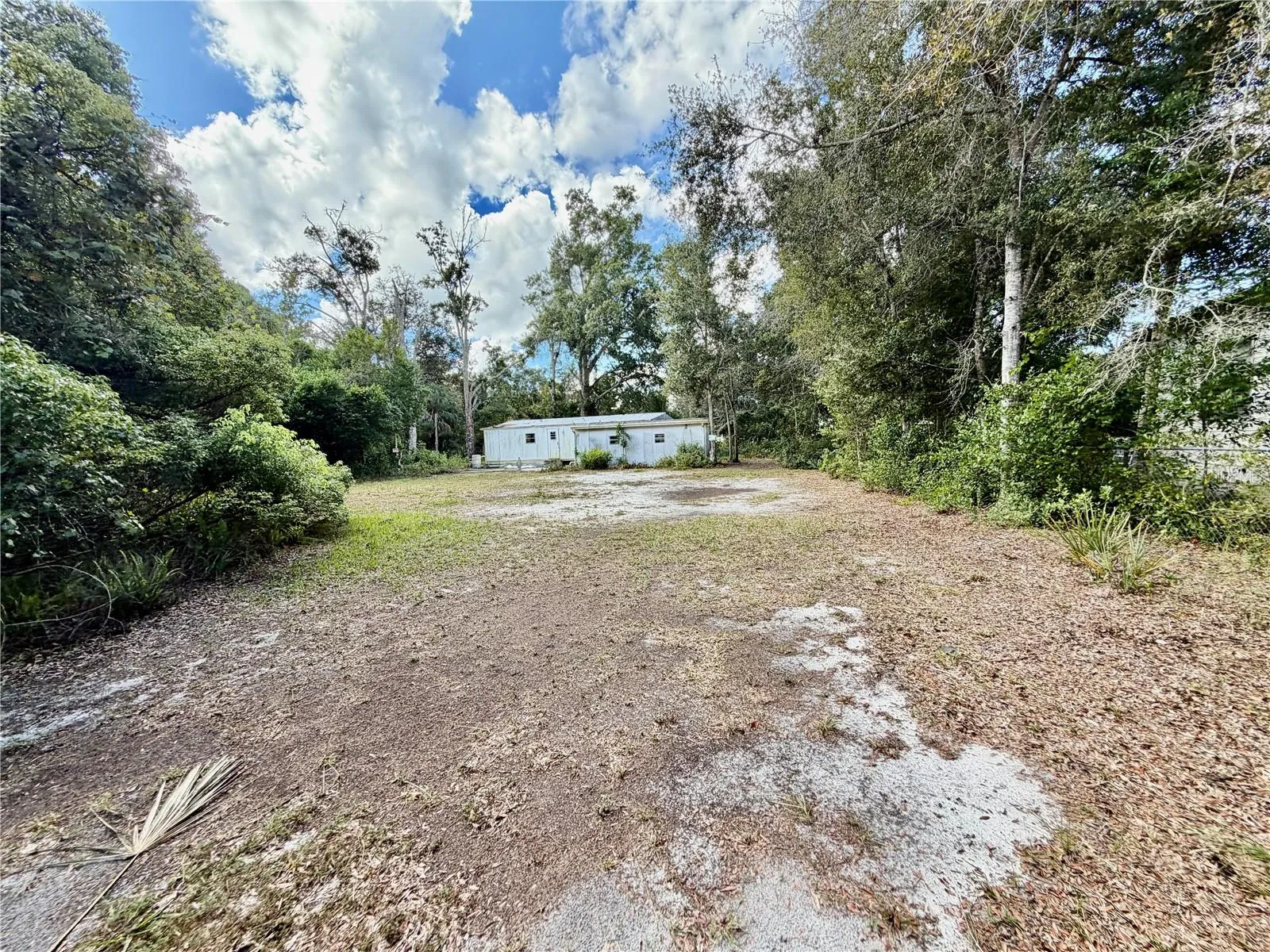 Look at the privacy!  No neighbor on one side,just trees!!!