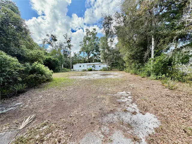Look at the privacy!  No neighbor on one side,just trees!!!