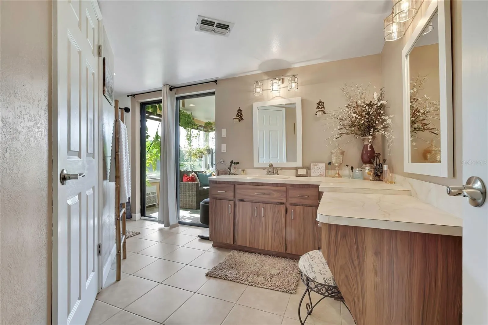 Guest Bathroom Leading out to the Patio/Pool