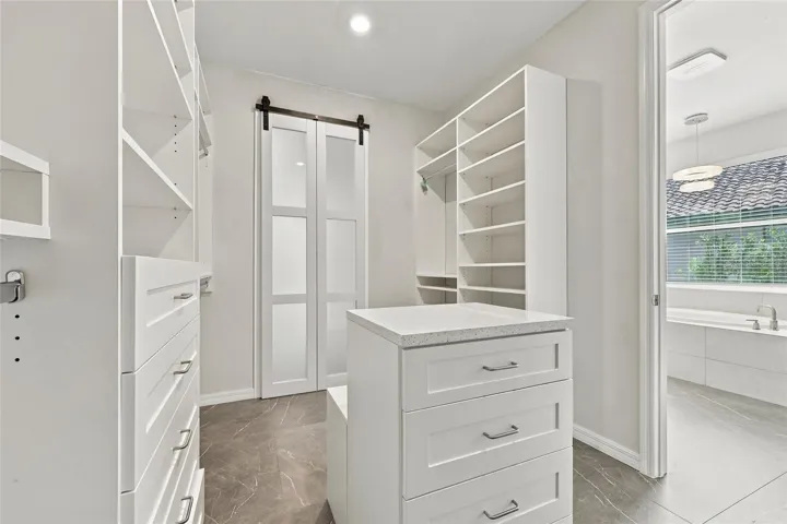 Main Private Walk - in with entrance to Laundry!