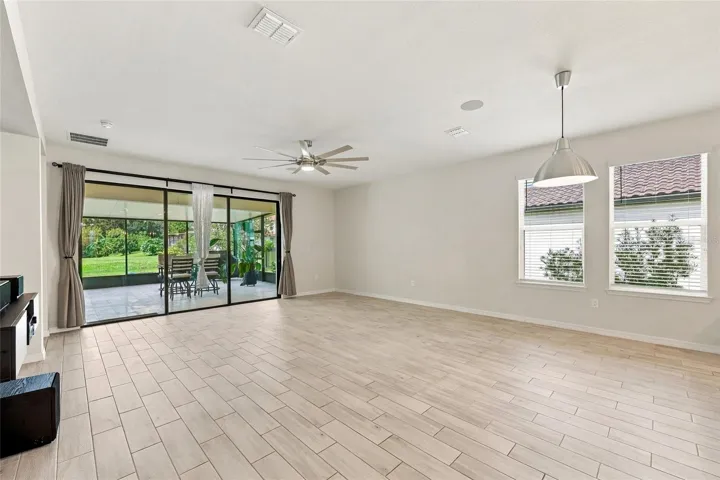 Living / Dining Room Combo