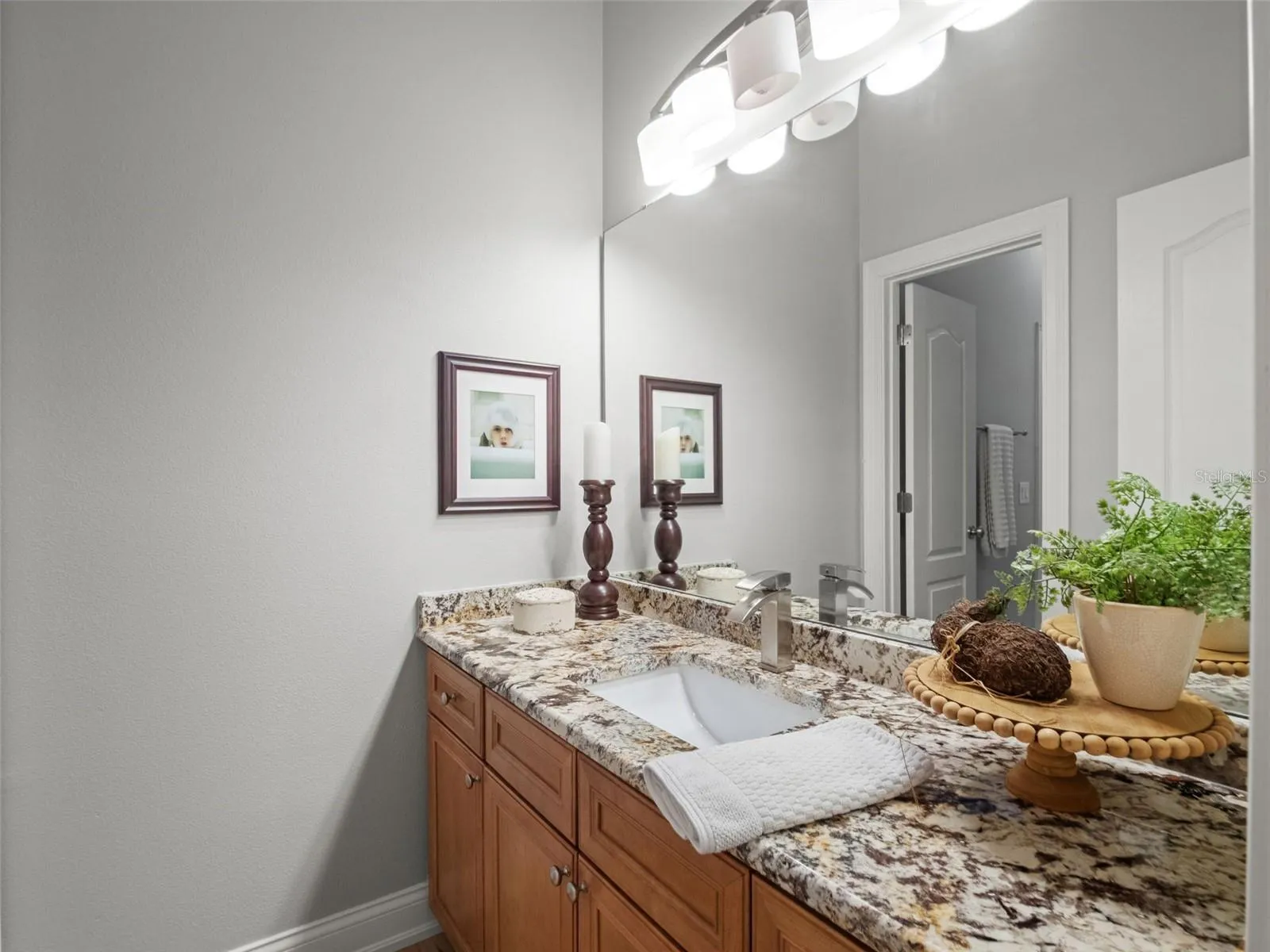 Jack and Jill bath with tub