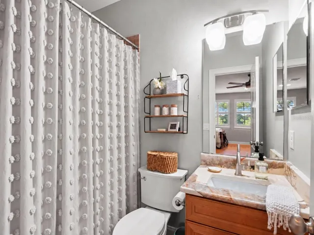 Apartment full bath