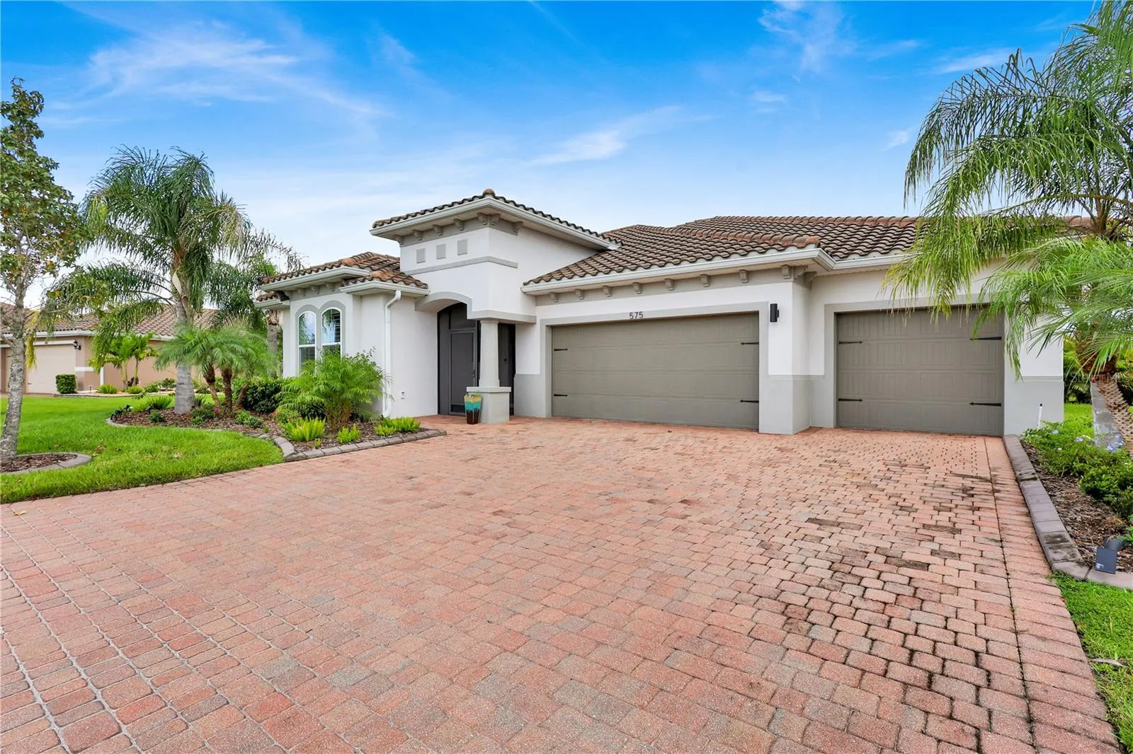 THREE CAR GARAGE2,843 SQ.FTS