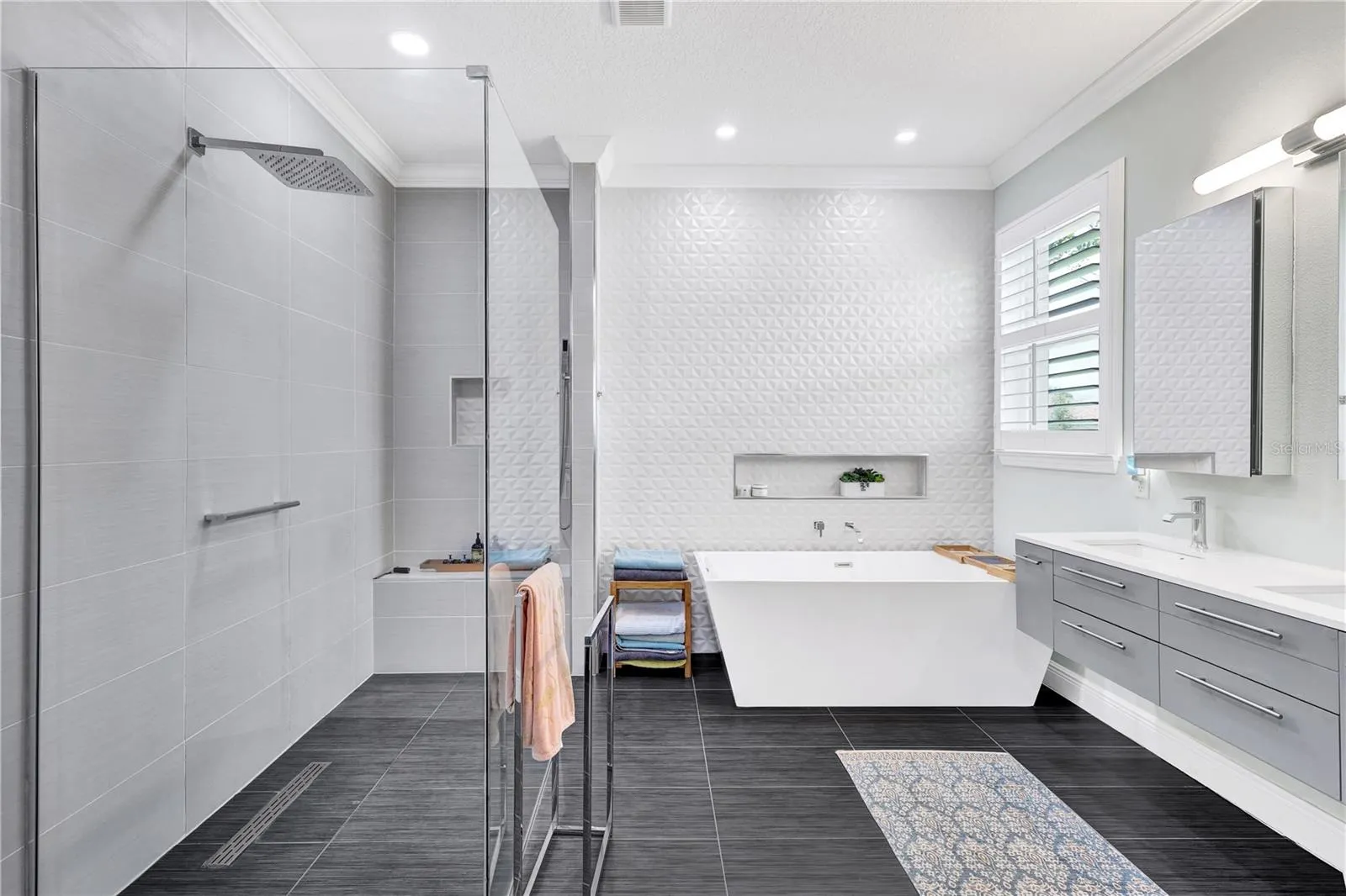 WALK-IN SHOWER