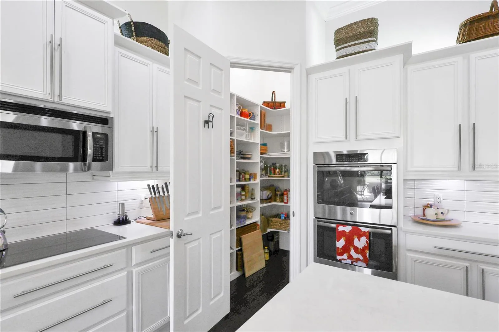 CUSTOM WALK-IN PANTRY