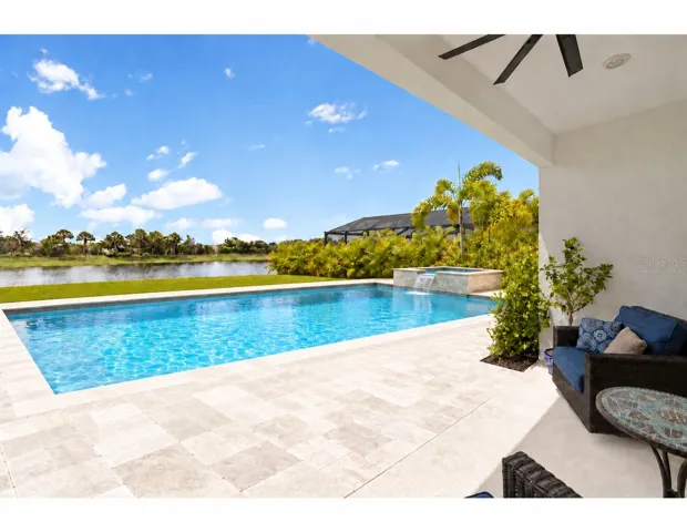 VIRTUALLY STAGED POOL