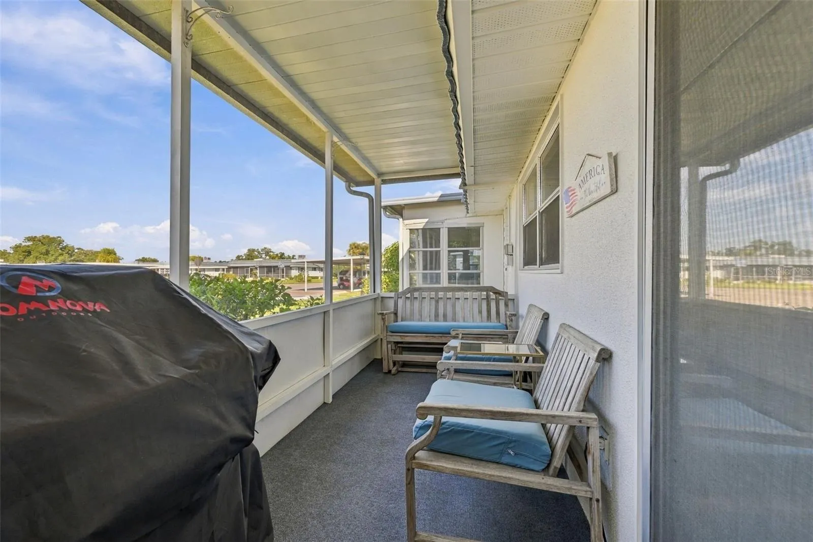Screened in Lanai