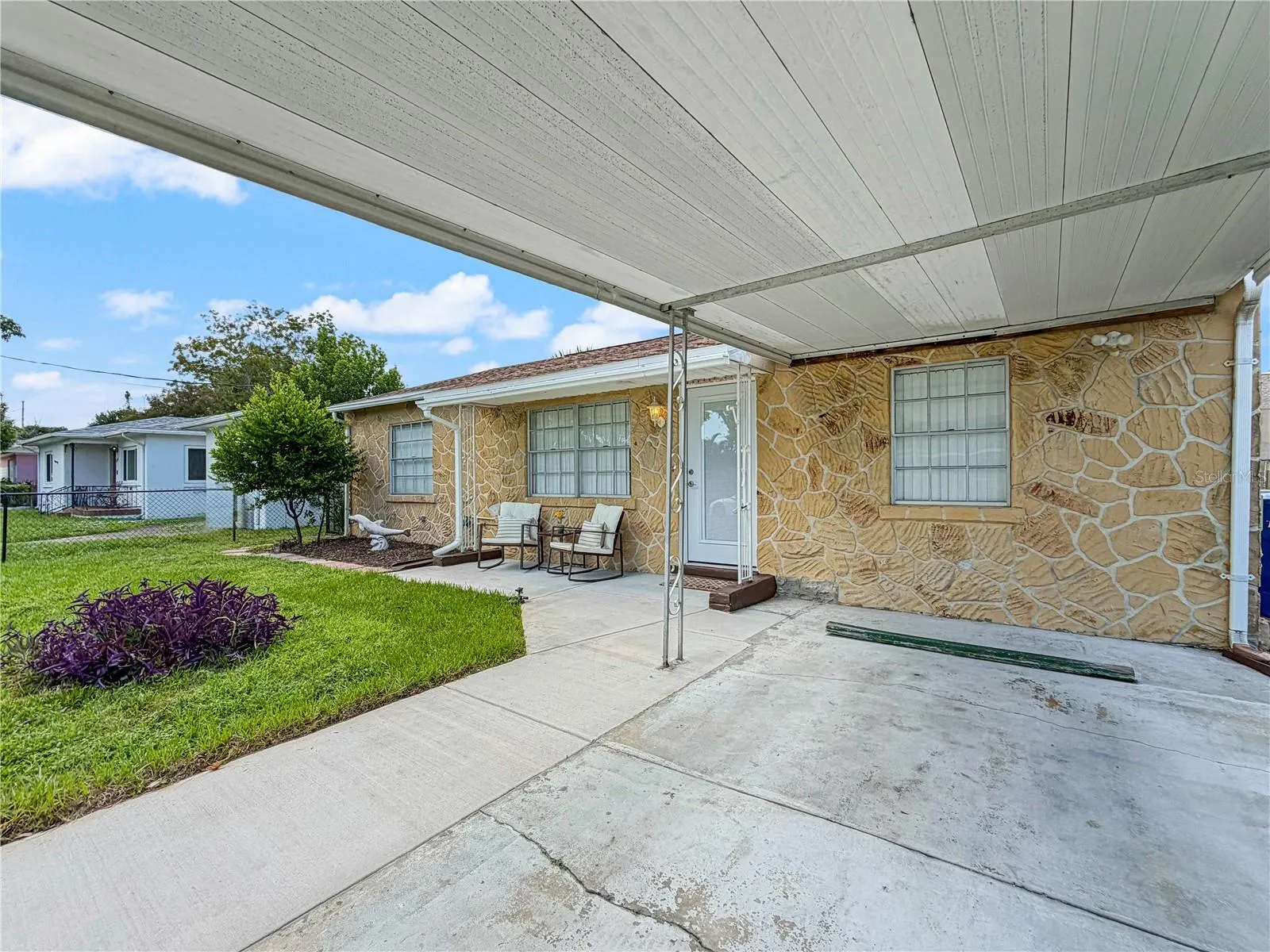 CARPORT