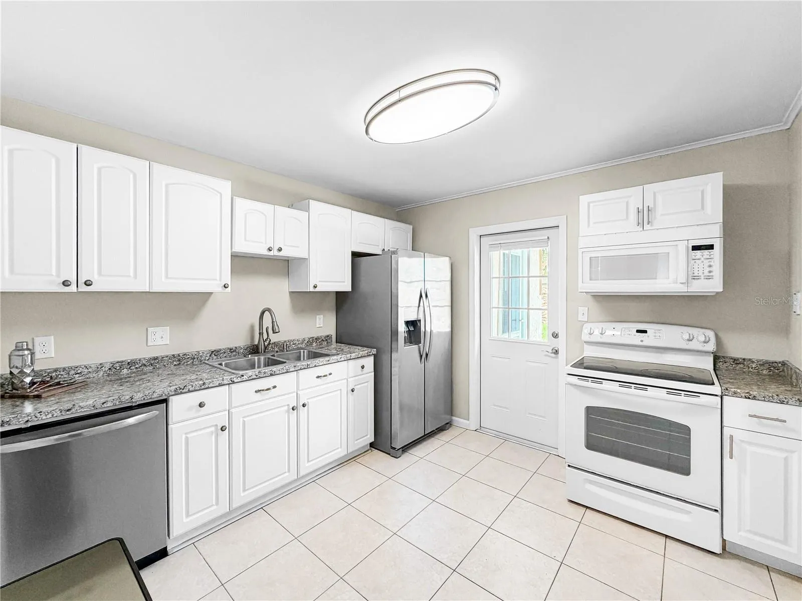 KITCHEN - STAINLESS APPLIANCES