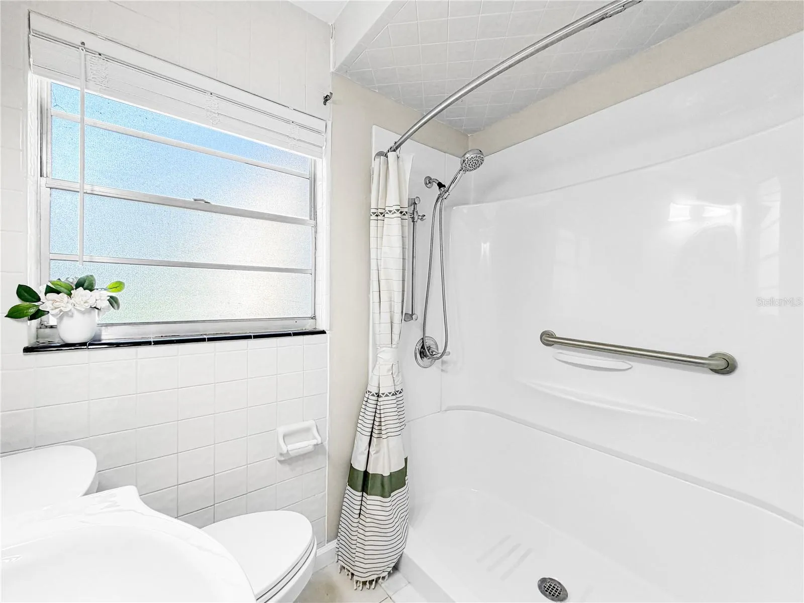 TUB/SHOWER COMBO - FULL BATH