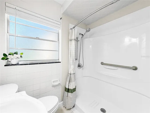 TUB/SHOWER COMBO - FULL BATH