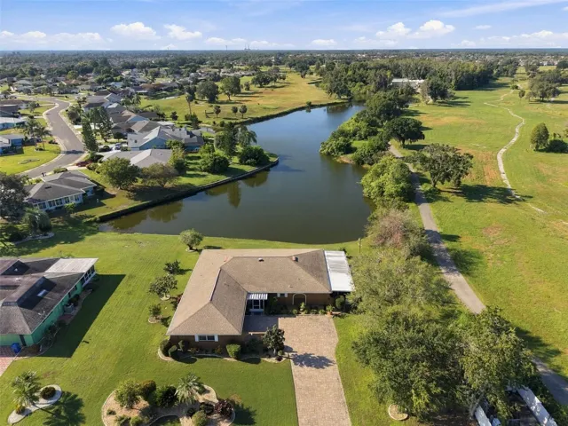 Stunning water frontage, wild life and privacy is all here for you to enjoy.