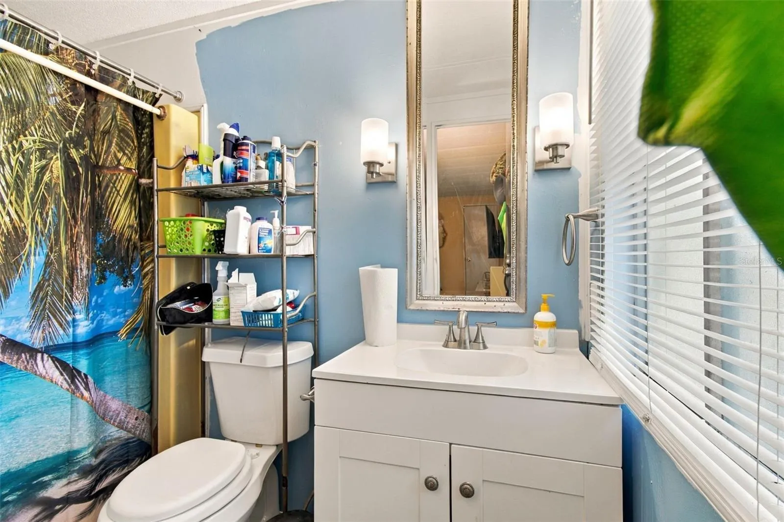 Primary bedroom en suite bathroom